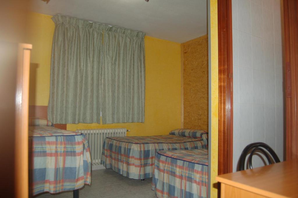 Hostal Mays Нумансия-де-ла-Сагра Номер фото